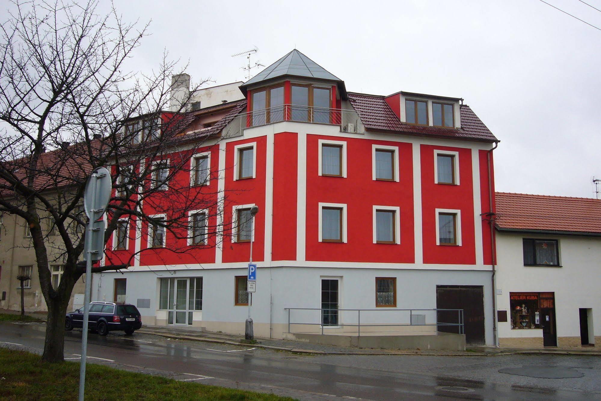 Hotel Ostrov Garni Sadská Exterior foto